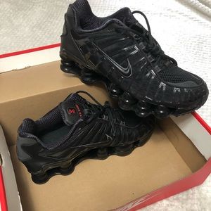 New men’s Nike shox